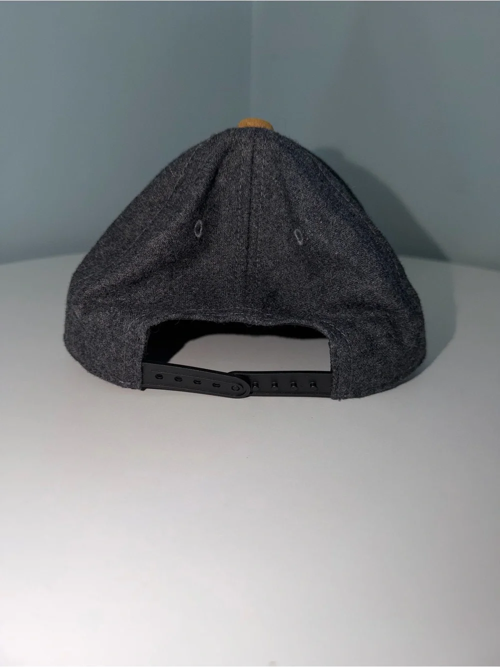 Knuckleheads XS Gray Wool Snapback with Tan suede like Brim